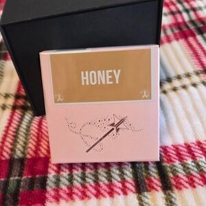 Magic Star Luminous Setting Powder — Honey